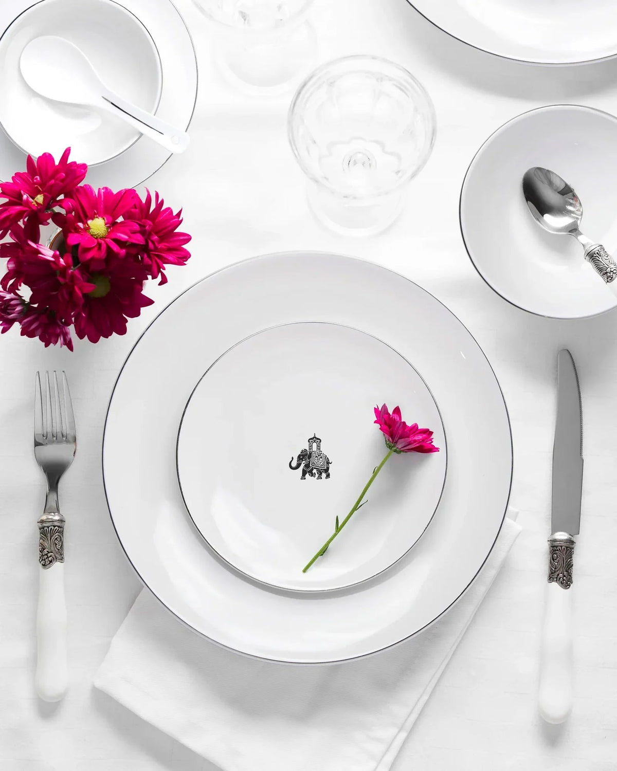 Vola Gaj 33-Piece Fine Porcelain Dinner Set | Elegant Dining